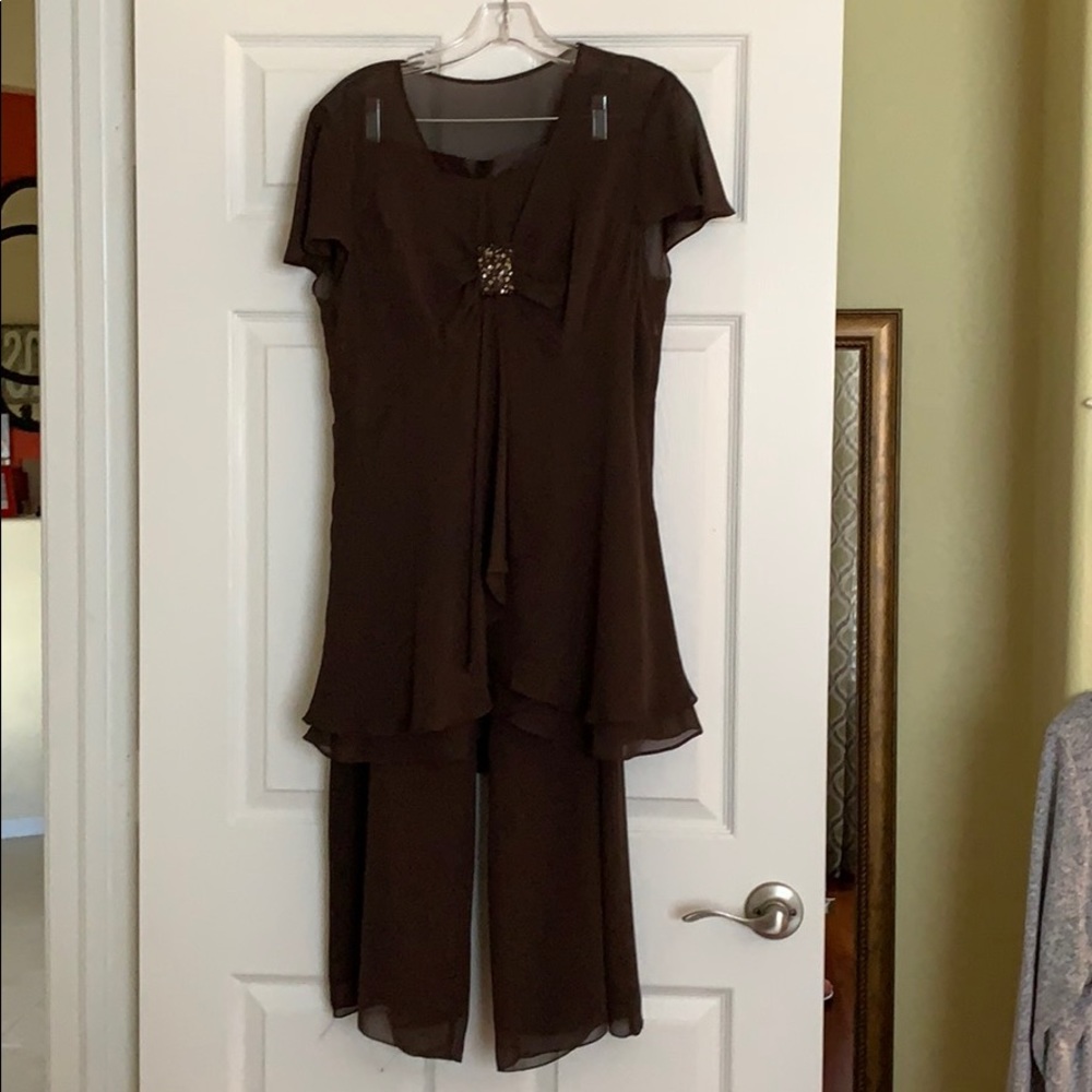 Liz Claiborne Dark brown dressy pant suit. Size 14